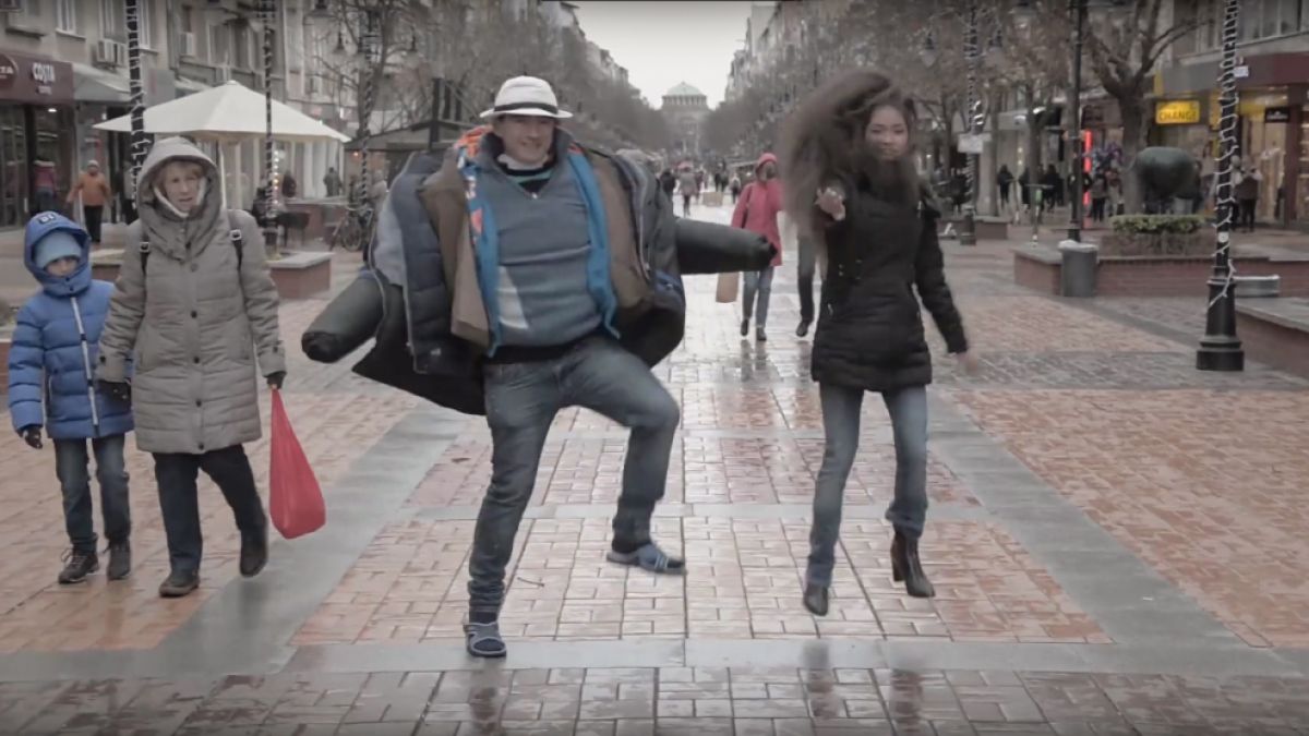 Бившият на Пенка Карибското тяло шокира с вида си на софийска улица ВИДЕО 