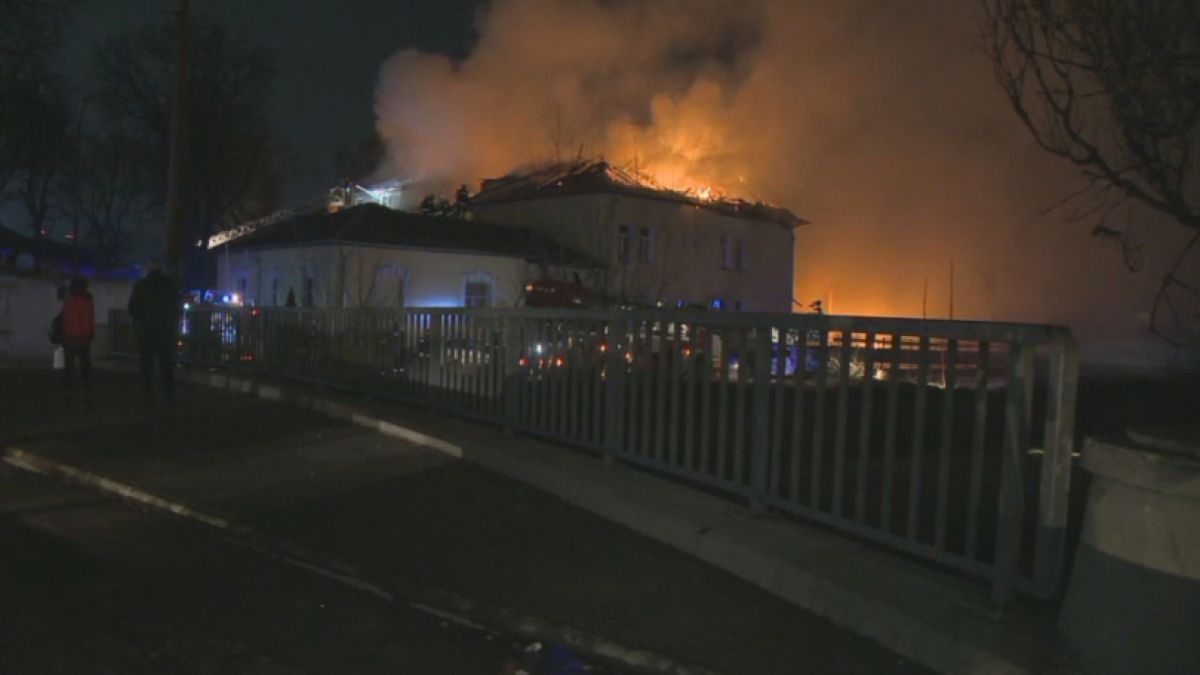Вижте СНИМКИ от огнената стихия на Сточна гара