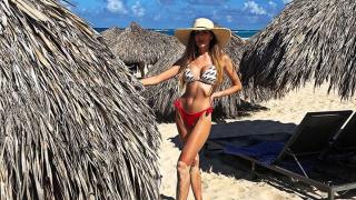 Миската с големия нос показа секси СНИМКИ 18+ от екзотичен остров 