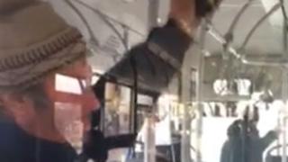Само в БЛИЦ: Мъж направи фурор в автобус 310 в София навръх Нова година ВИДЕО