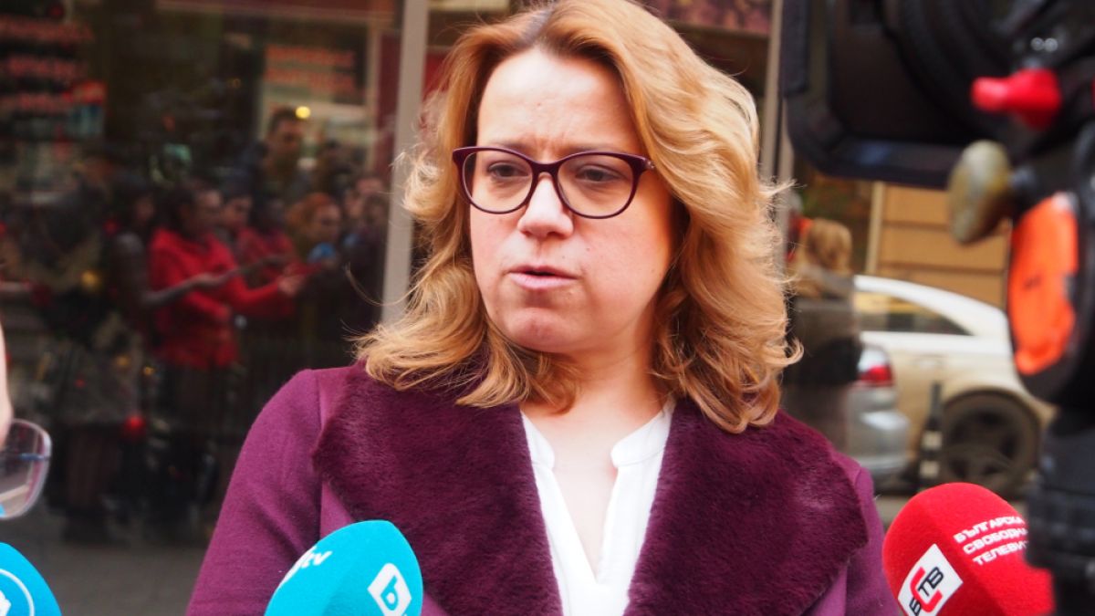 Редовите социалисти показаха „червен картон“ на Златева, Дъбов и Найденов