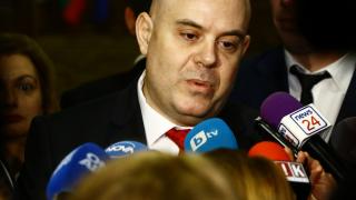 Главният прокурор каза какво се случва с наглеца с G класа, блъснал кола на столичен булевард