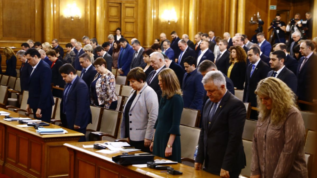 Гореща новина за депутатските заплати