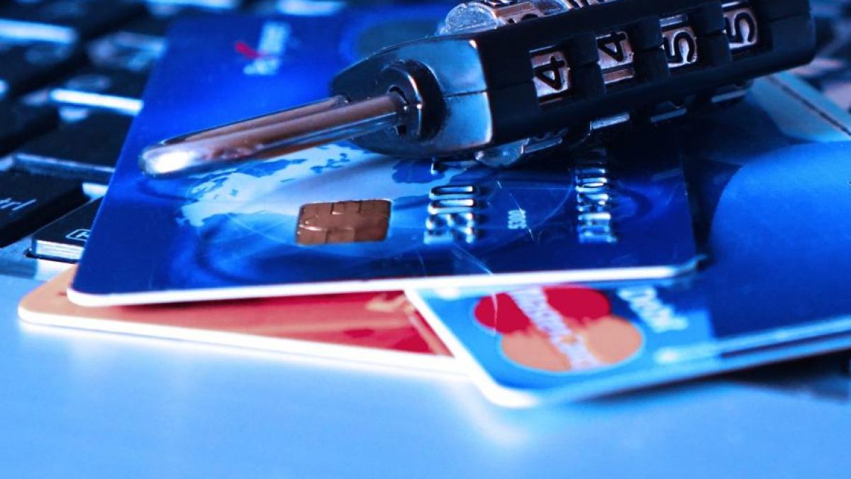 Хитра измама: Този българин вдигна полицията в САЩ и Гърция накрак