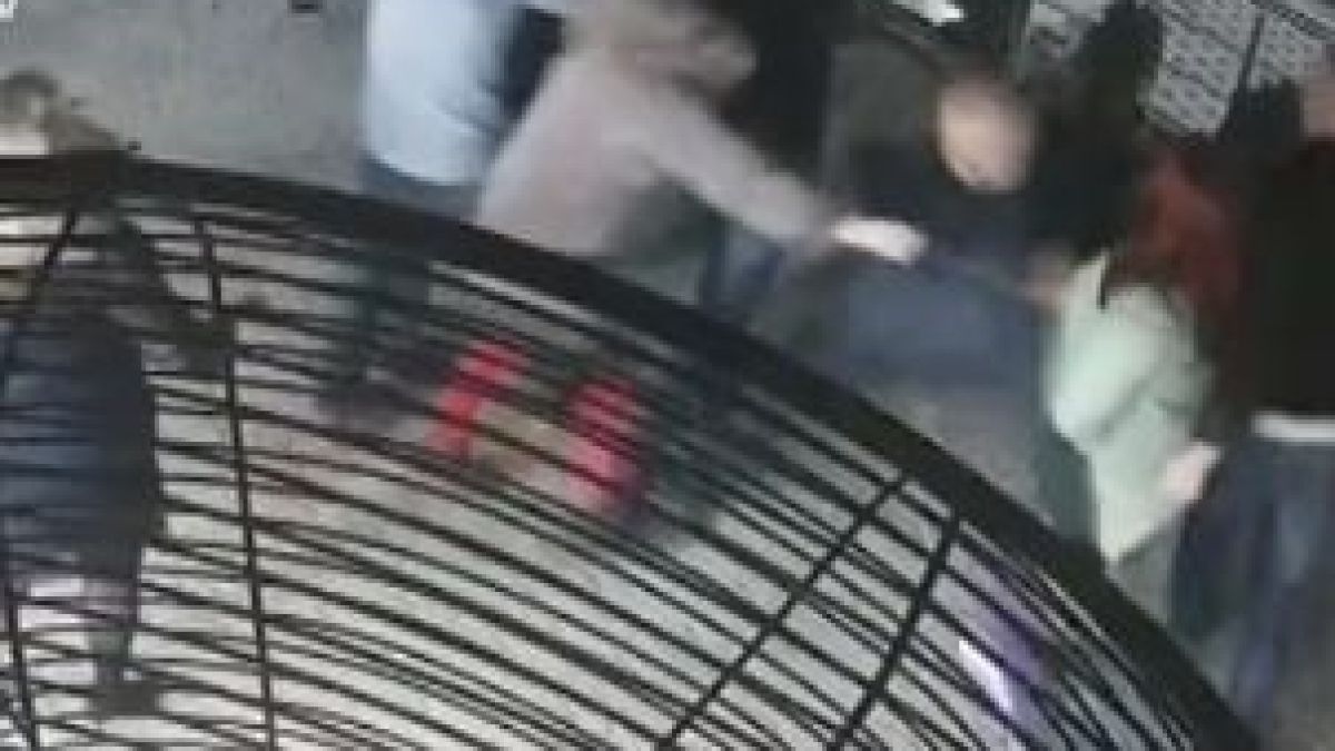 Първо ВИДЕО от екшъна в Симитли с участието на кмета и сина му