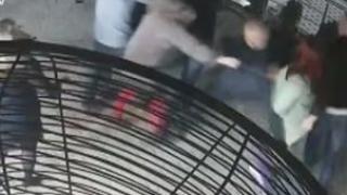 Първо ВИДЕО от екшъна в Симитли с участието на кмета и сина му