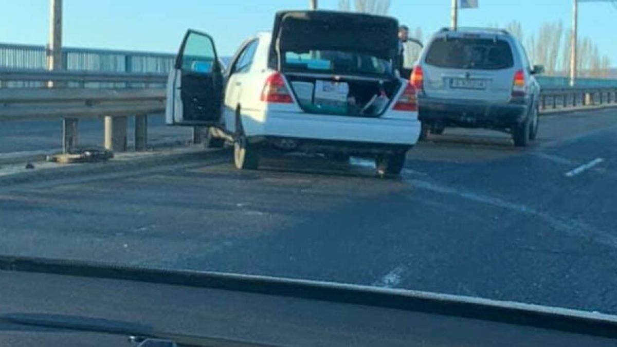 Страшна каскада на Аспарухов мост във Варна СНИМКА
