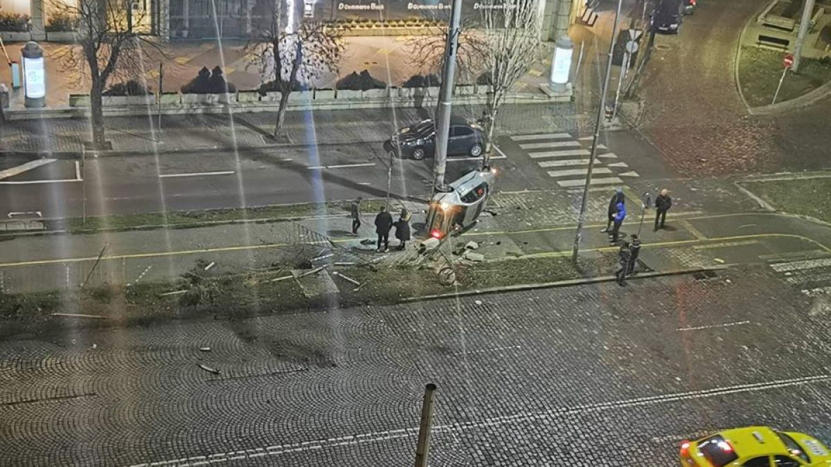 Извънредно в БЛИЦ! Зверско меле на "Руски паметник" в София СНИМКИ