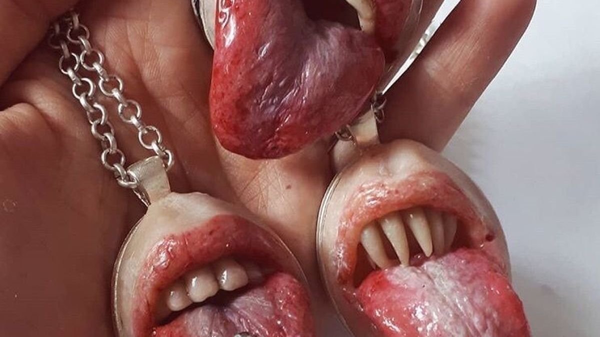 Който е видял бижутата на тази дизайнерка, трудно ще заспи СНИМКИ 18+