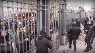 Франция остава парализирана ВИДЕО