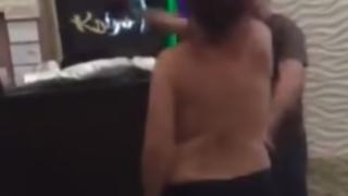 Гола до кръста мадама нашамари охранители на нощен клуб ВИДЕО