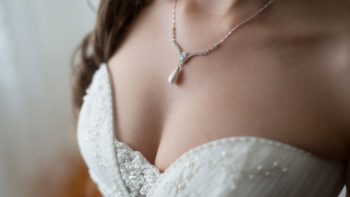 Разголена булка с увиснали гърди потресе мрежата СНИМКА 18+