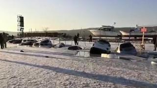 Зрелище! Над 40 коли пропаднаха в пропукан лед край Владивосток ВИДЕО