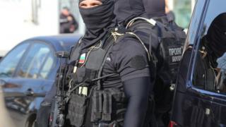 Сигнал до БЛИЦ: Жандармерия и полиция окупираха блок в софийски квартал