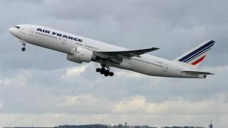Откриха труп на дете в колесника на самолет на Air France в Париж 