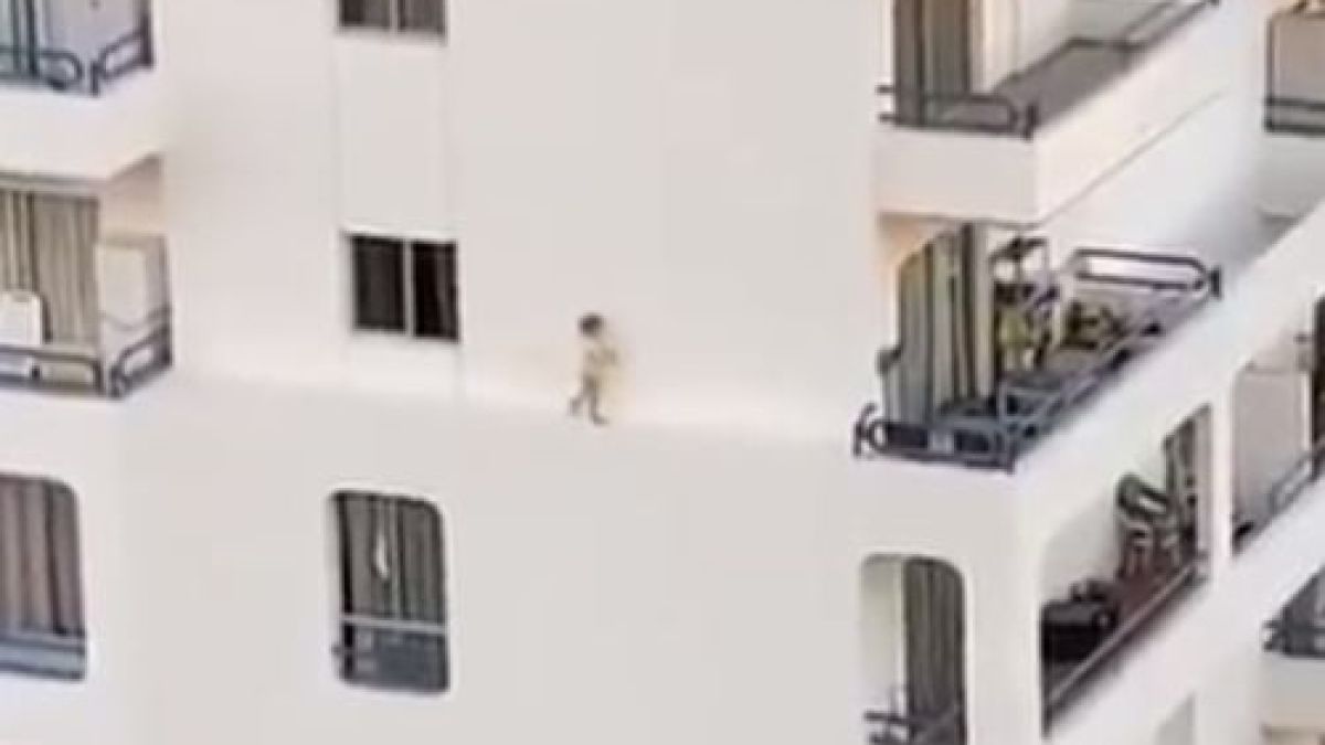 Туристка влезе в банята на хотела си да се изкъпе, страшно нещо се случи на метри от нея ВИДЕО