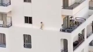 Туристка влезе в банята на хотела си да се изкъпе, страшно нещо се случи на метри от нея ВИДЕО
