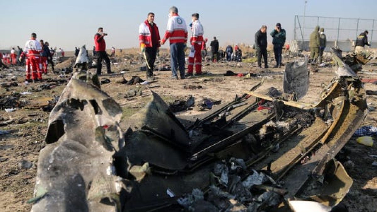 Скандал в Украйна заради трагедията с рухналия Boeing-737 до Техеран