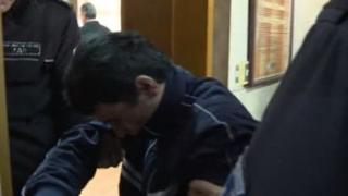 Окован и по анцуг се появи Мартин, изнасилил и убил Кристин от Сотиря СНИМКИ