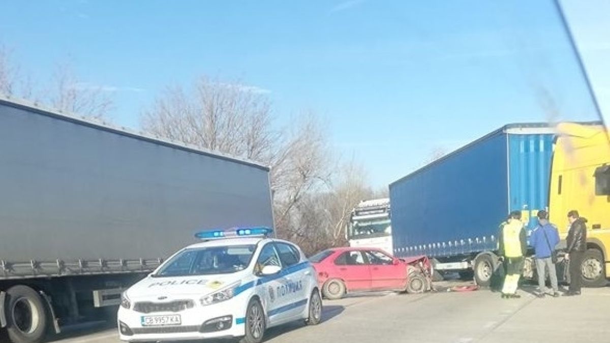 Невиждана катастрофа между ТИР и шофьорка с БМВ във Видин СНИМКИ