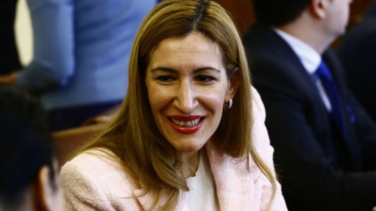Ангелкова с важна новина за ваучерите за пътувания 