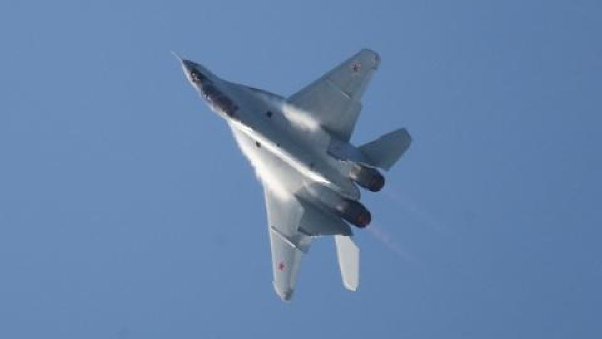 Появиха се кадри от изстрелване на ракети "Кинжал" в Черно море ВИДЕО
