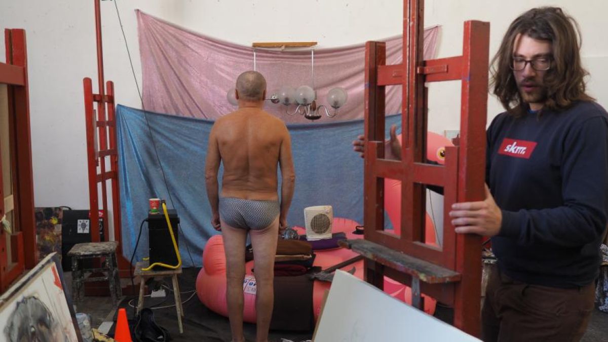 Родни пенсионери позират голи за 700 лв. на месец 