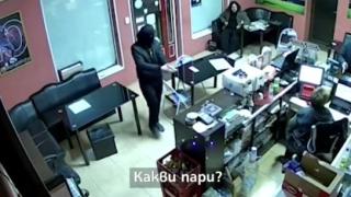 Екшън като на кино в букмейкърски пункт в Русе, маскирани нахлуха с пистолети и... ВИДЕО 
