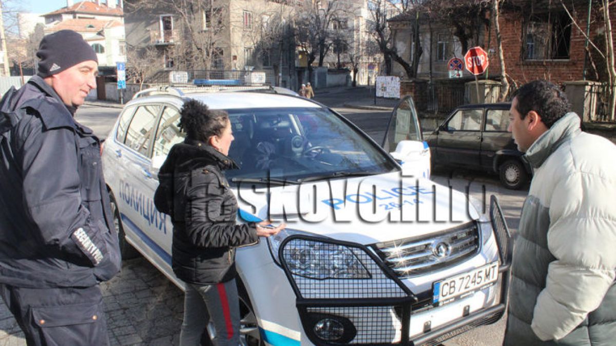Съпрузи от Хасково излязоха на улицата и се втрещиха от гледката във фиата си СНИМКИ 