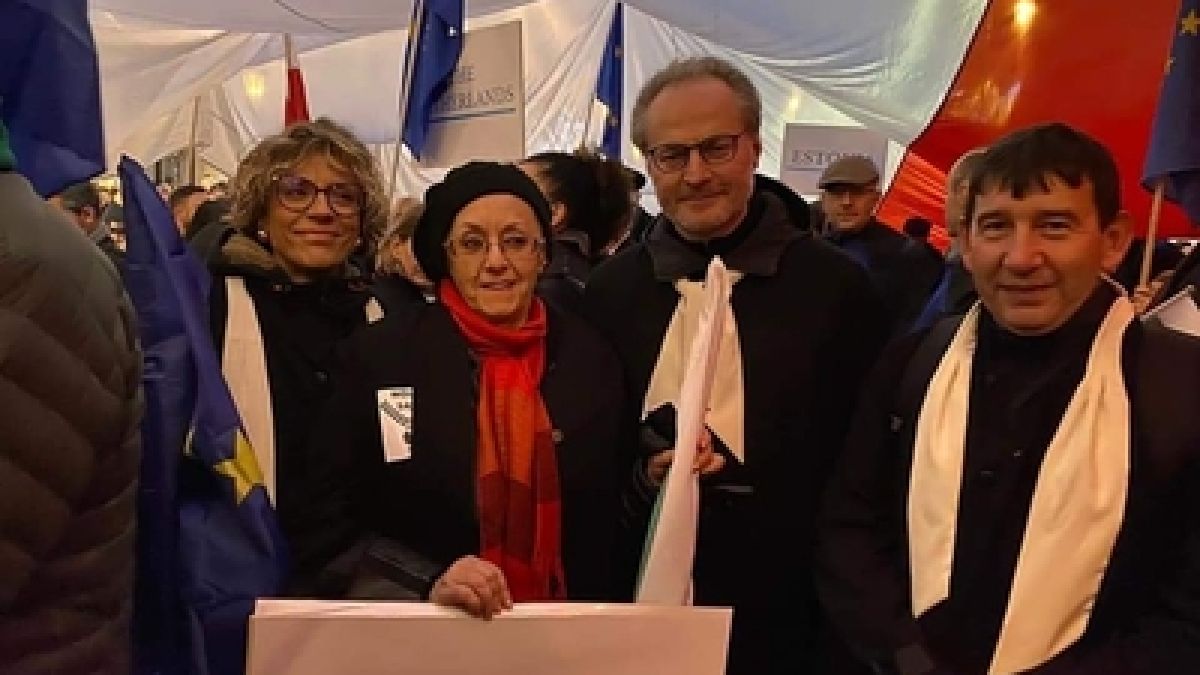 Лозан Панов цъфна на политически митинг във Варшава