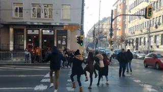 Мрежата клокочи за тази постъпка на ученици пред френската гимназия в София ВИДЕО