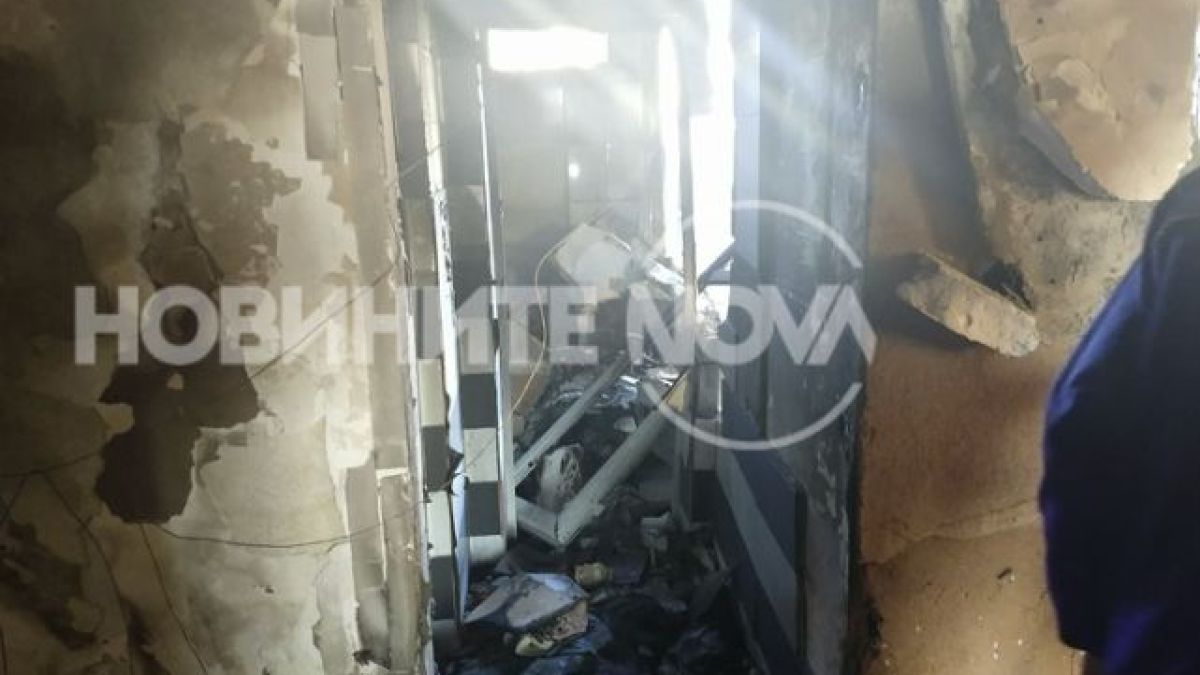 Нови СНИМКИ показват каква разруха цари след взрива в блока във Варна