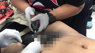 Младеж седя 5 дни със заклещен пенис в ръчно изработена секс играчка СНИМКИ 18+