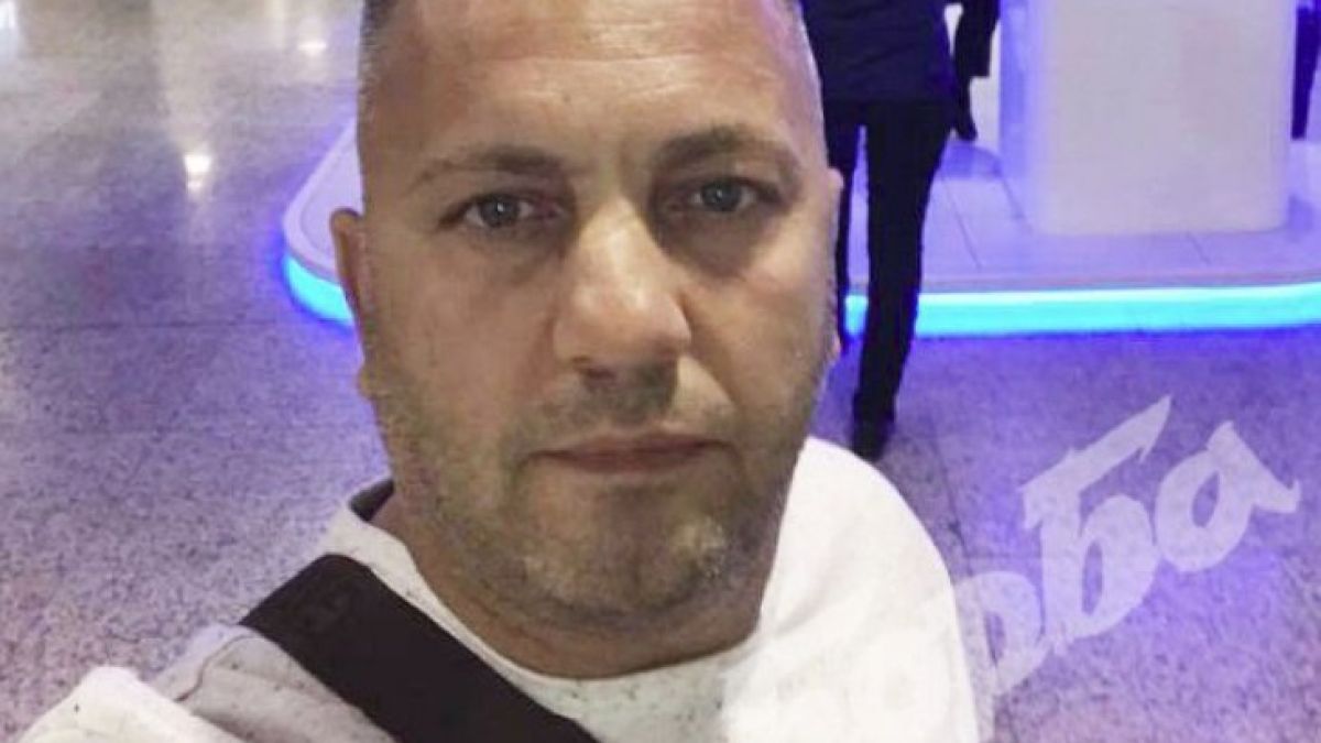 Фейсбук се вдига в подкрепа на българина, който търка наровете в Абу Даби 