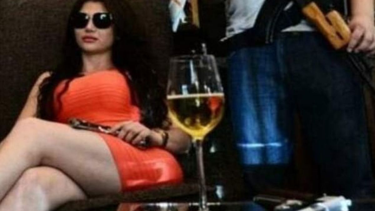 Известна секси килърка умря в агония след престрелка с полицията ВИДЕО 18+