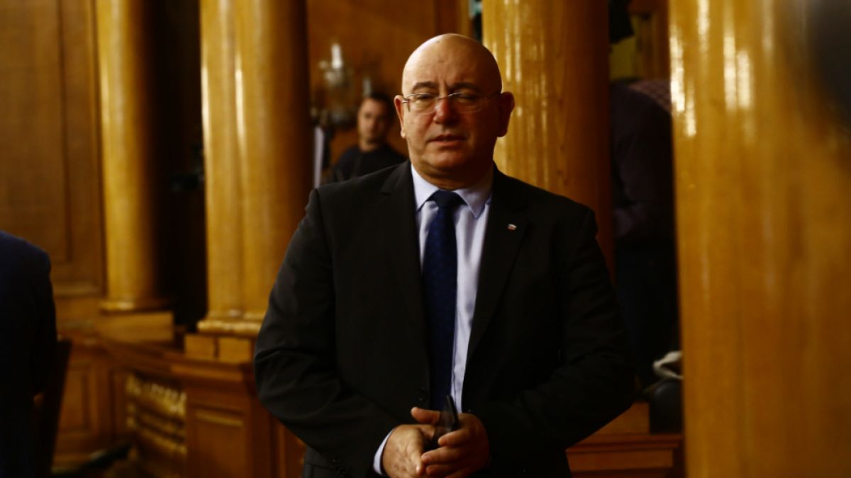 Ревизоро: Всичко трябва да си остане както е, но и да чуем гласа на хората
