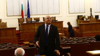 Кой ще удари рамо на Ревизоро за министър в парламента