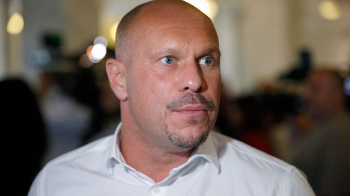 Спипаха депутат да гледа голи снимки по време на гласуване в парламента ВИДЕО 18+
