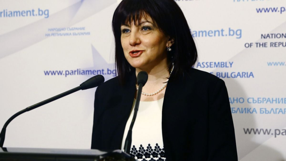 Караянчева със силни думи за Гергьовден