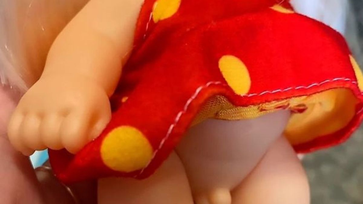 Шок! Пуснаха по магазините първата детска транссексуална кукла СНИМКИ 18+