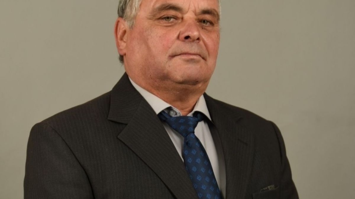 Незаконни оръжия и цигари бутнаха от стола роден кмет 