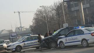 Зрелищно меле с патрулка и джип в центъра на София СНИМКА