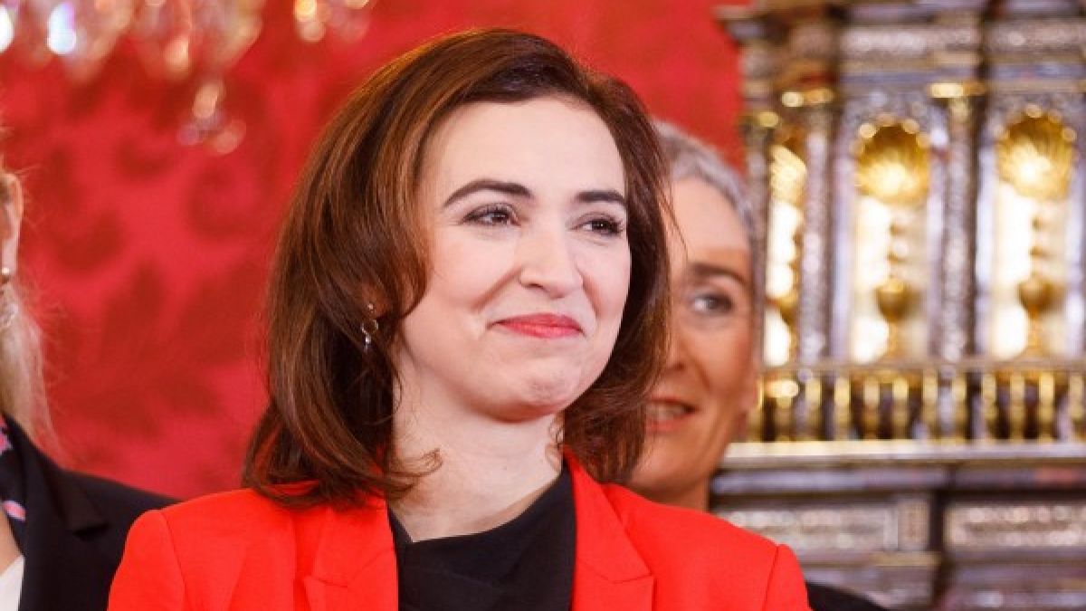 Коя е Алма Задич? Бежанката от Босна, която стана най-младата министърка в Австрия