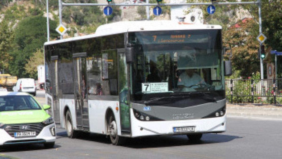 В Пловдив като в Япония: Превозвач шашардиса пътниците си с... 