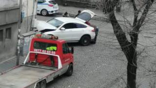 Само в БЛИЦ! Син на бизнесмен се размаза с джип за 150 бона в къщата на известен карловски общинар СНИМКИ