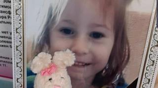 Родители откриха заклано 3-г. си момиченце, а го бяха оставили на съседката