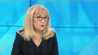 Петя Аврамова отговори с въпрос на исканата ѝ оставка заради водната криза