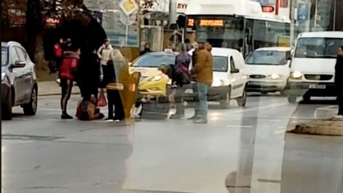 Само в БЛИЦ! Кошмар в столичния кв. "Красна поляна" - две момичета лежат на земята СНИМКИ
