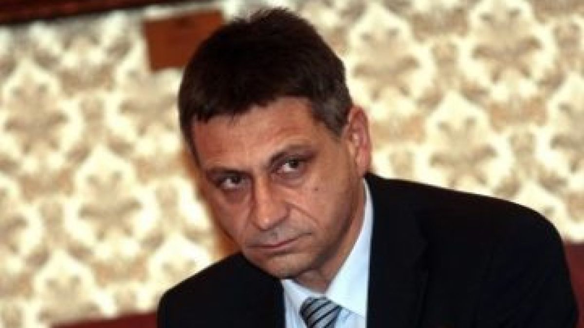 Обвиниха бившия шеф на разузнаването за престъпление по служба