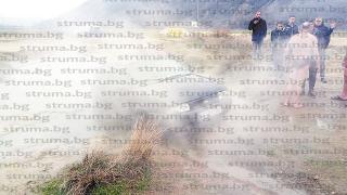 Просташка изцепка на мъж край дома на Ванга в Рупите втрещи всички туристи